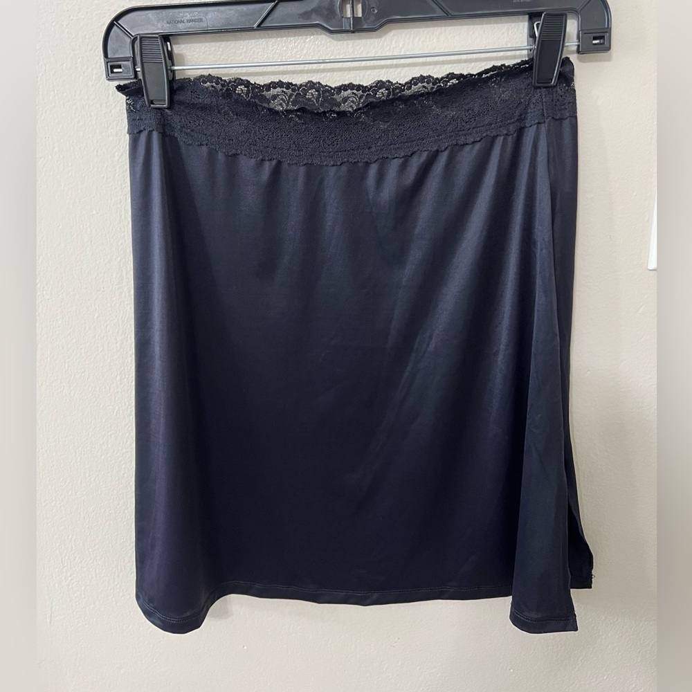 Vintage Vanity Fair Black Lace Half Slip Size Small | Classic Lingerie